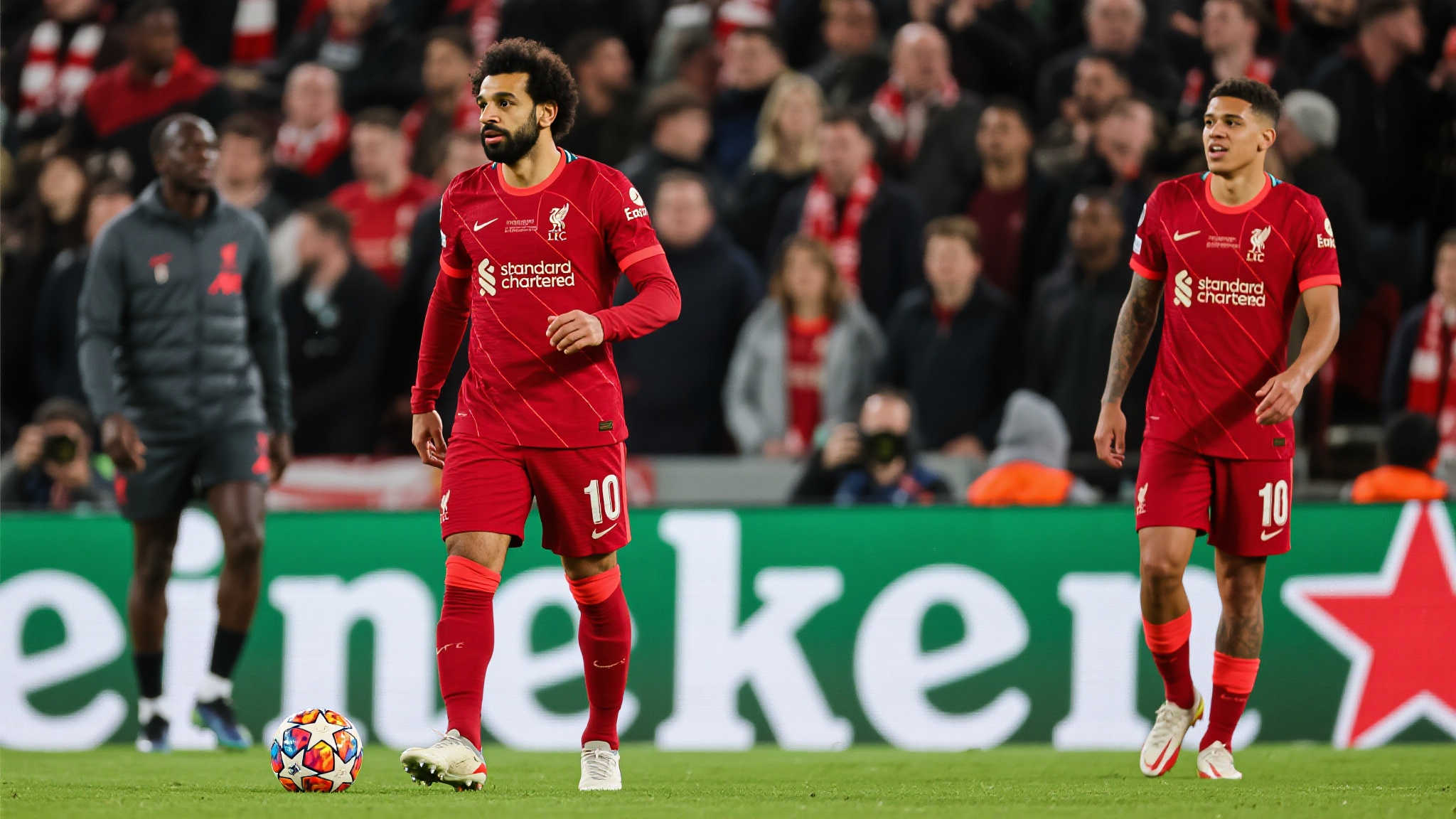 利物浦重磅引援:两球员加现金锁定顶级中锋,瞄准下赛季欧冠 随着萨拉赫逐渐步入职业生涯晚期,加上马内离队后留下