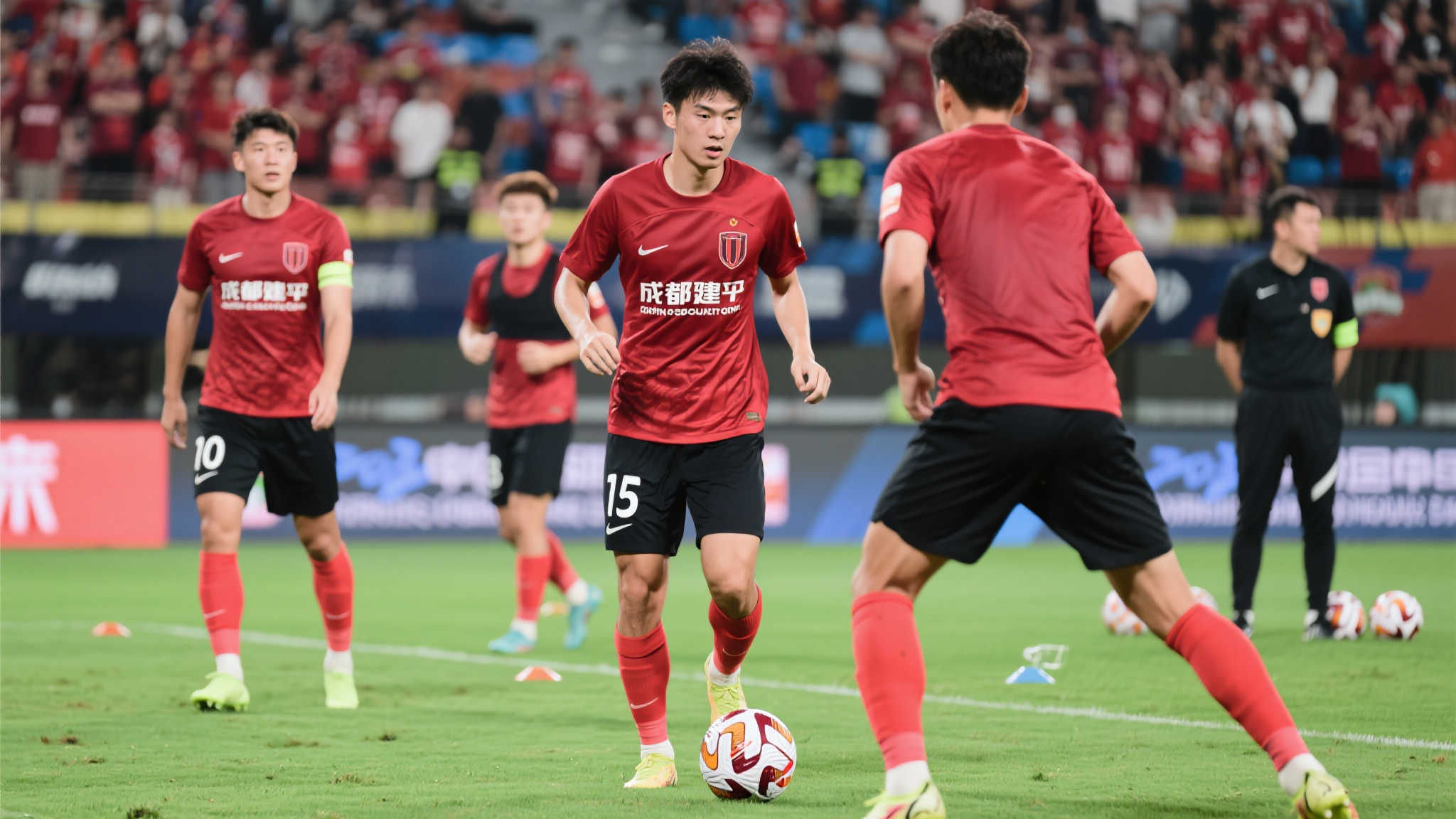 除了单纯的球员引进，成都蓉城还需从内部挖潜，提升现